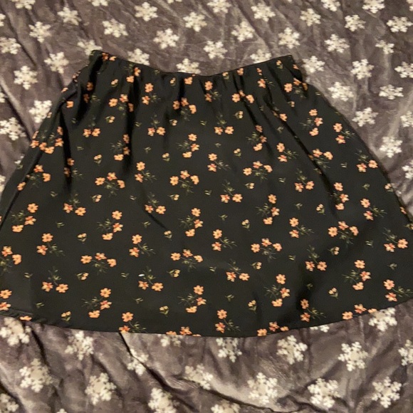 hollister floral mini skirt - Picture 2 of 2